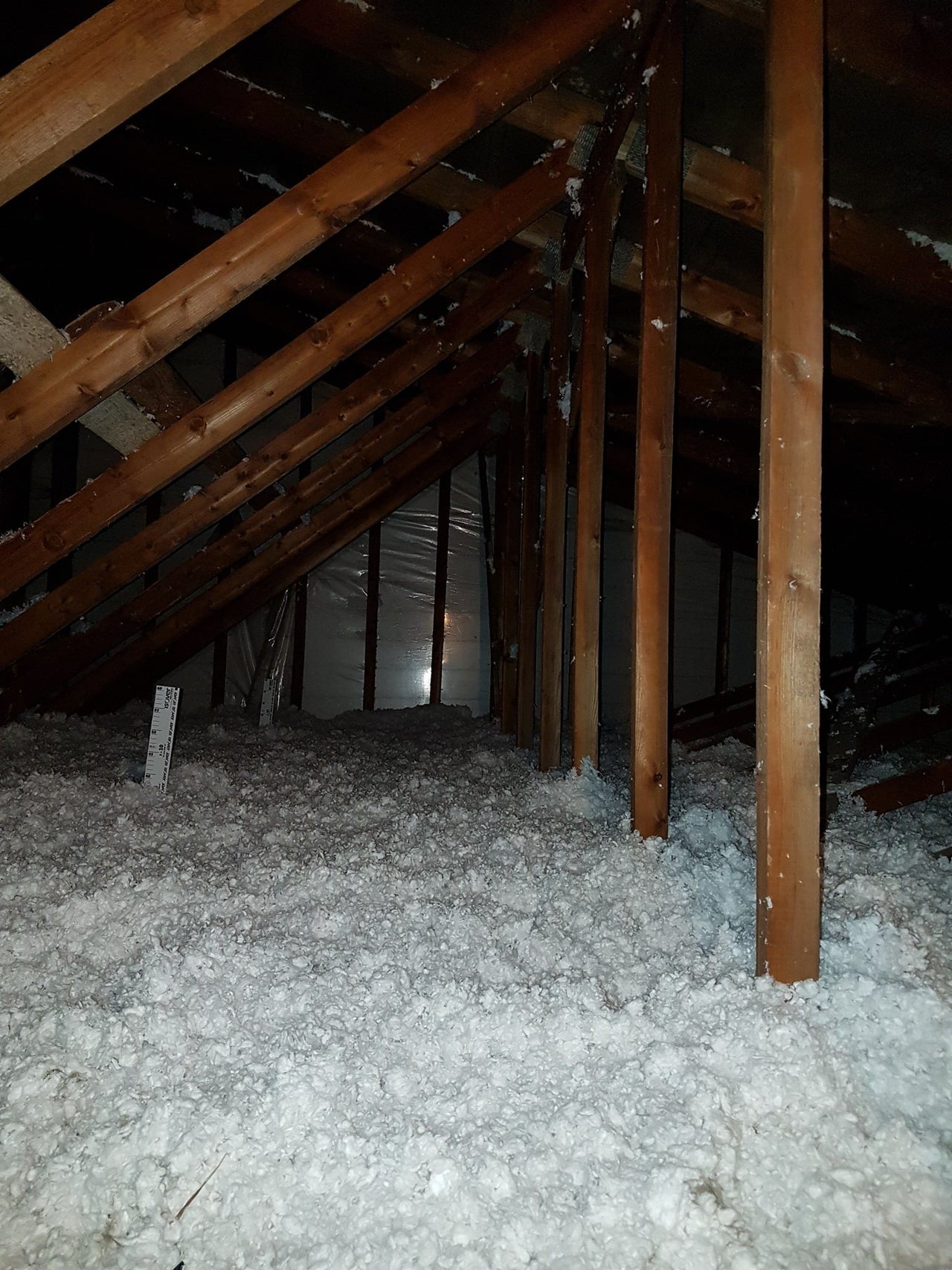 Isolation des combles perdus par soufflage de ouate de cellulose réalisée par Hapînov dans le Pas-de-Calais